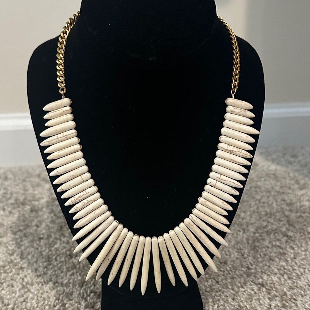 Elegant Cream Spike Necklace